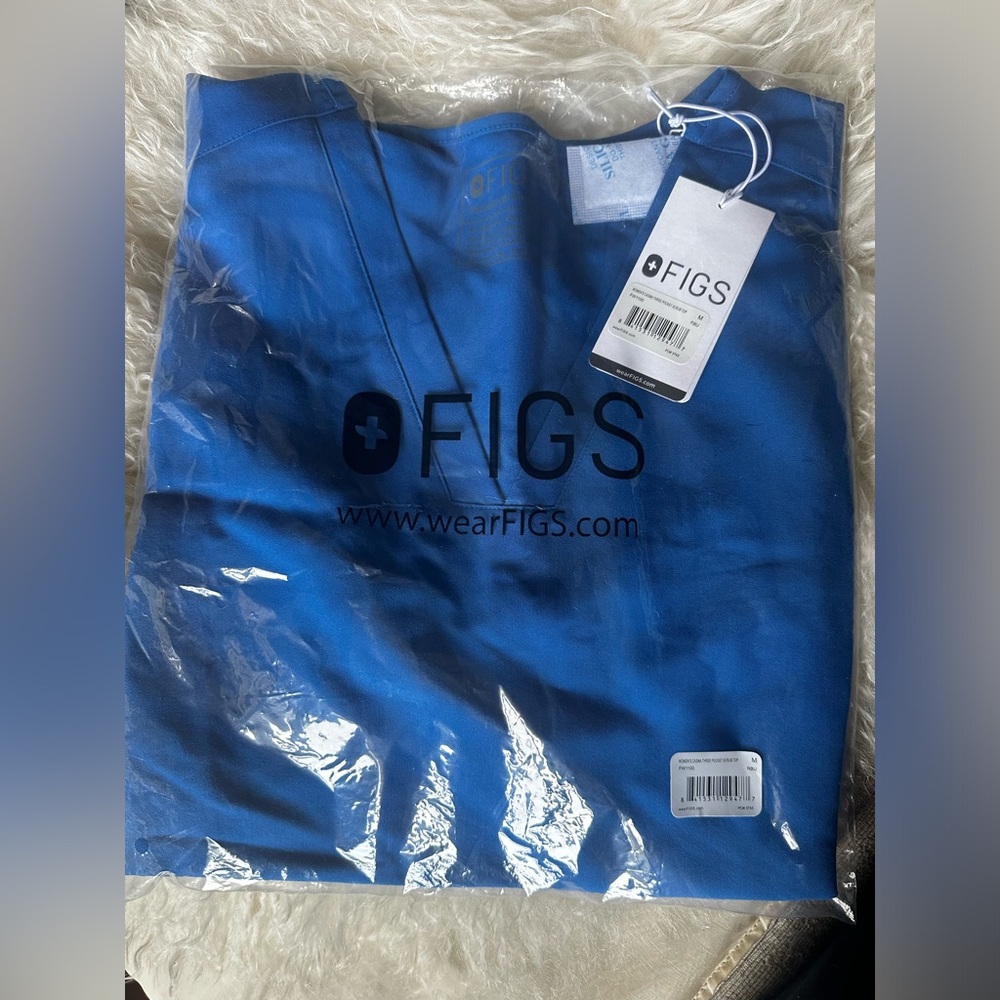 FIGS Casma Three Pocket Scrub top
